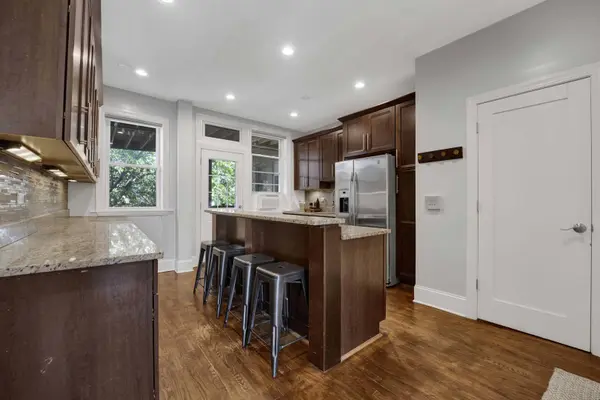 916 W Waveland AVE #3, Chicago, IL 60613