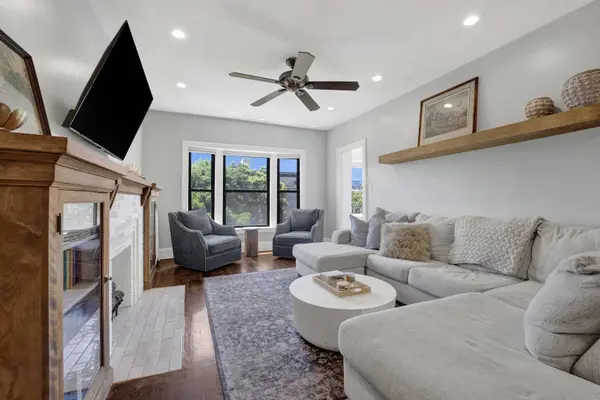 916 W Waveland AVE #3, Chicago, IL 60613