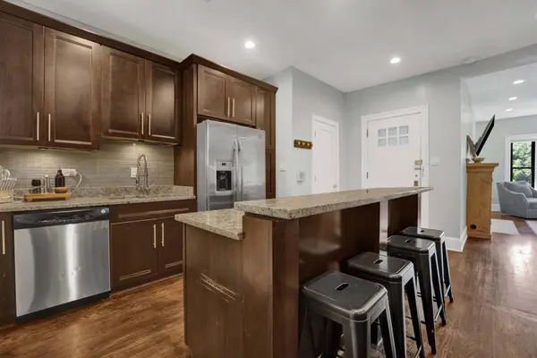 916 W Waveland AVE #3, Chicago, IL 60613