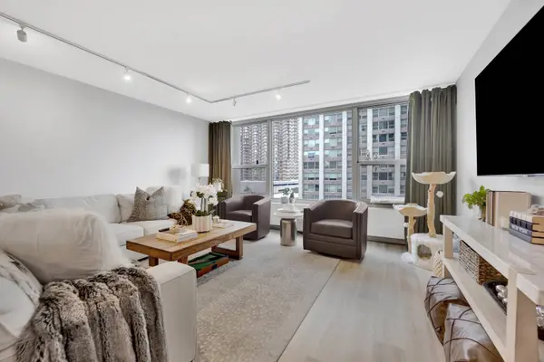 3600 N Lake Shore DR #608, Chicago, IL 60613