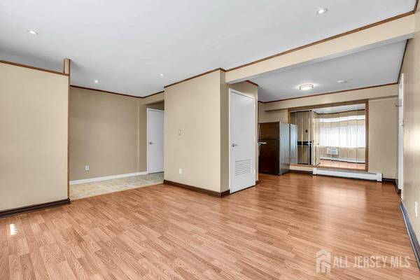 325 Cricket LN, Woodbridge Proper, NJ 07095