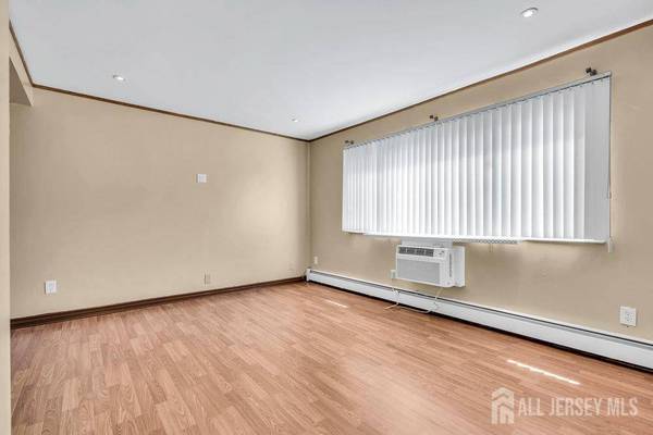 325 Cricket LN, Woodbridge Proper, NJ 07095
