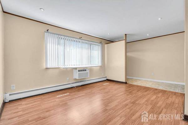 325 Cricket LN, Woodbridge Proper, NJ 07095