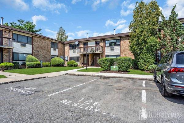 325 Cricket LN, Woodbridge Proper, NJ 07095