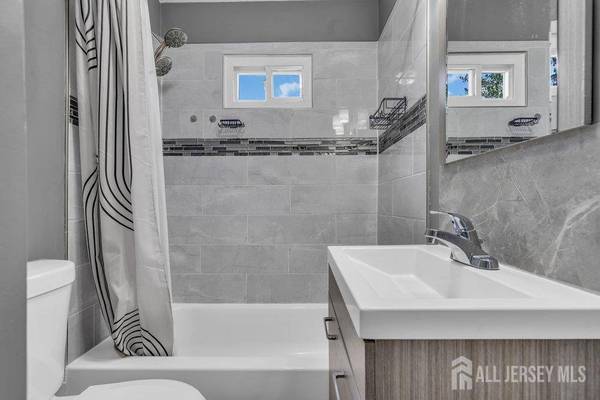 46 3rd ST, Fords, NJ 08863