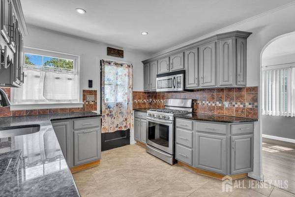 46 3rd ST, Fords, NJ 08863