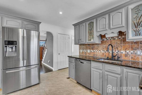 46 3rd ST, Fords, NJ 08863