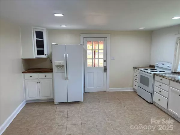 2783 Shewcraft PL, Lenoir, NC 28645