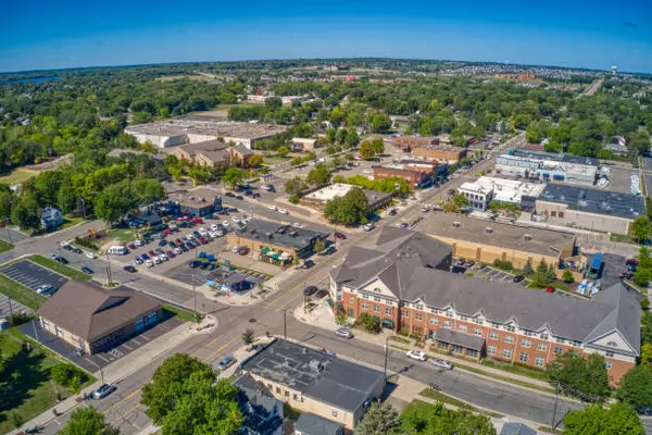 Who is the best real estate agent for relocating to Lakeville, MN?