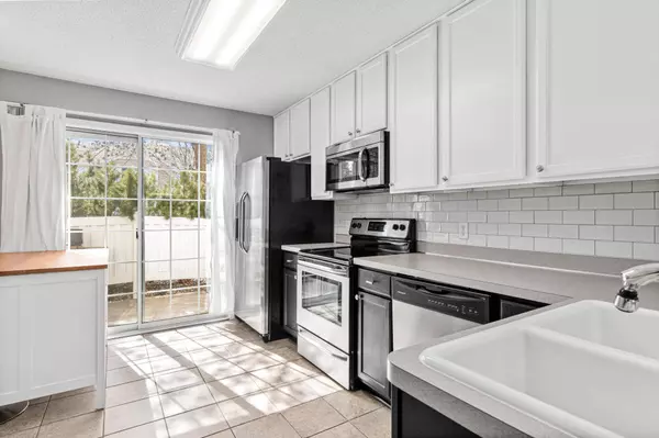 8900 Ladino CIR, Eden Prairie, MN 55347