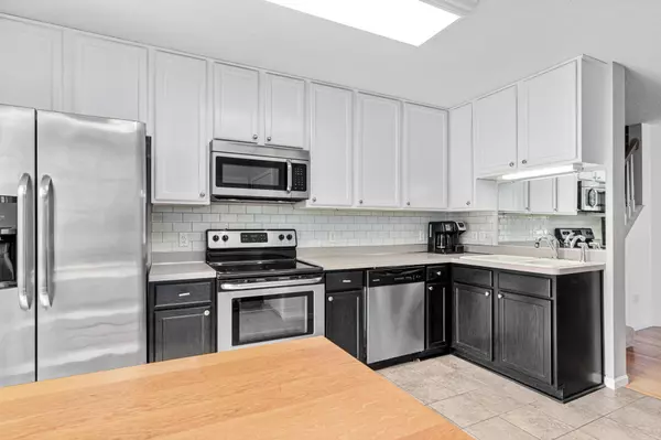 8900 Ladino CIR, Eden Prairie, MN 55347