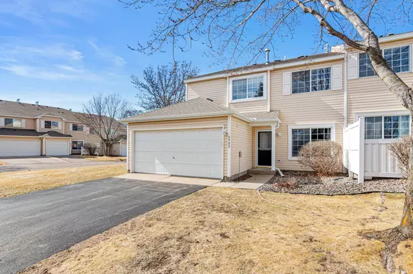 8900 Ladino CIR, Eden Prairie, MN 55347