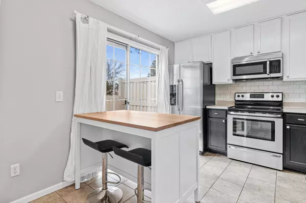 8900 Ladino CIR, Eden Prairie, MN 55347