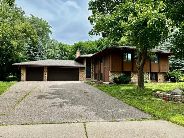 3413 Red Oak CIR N, Burnsville, MN 55337