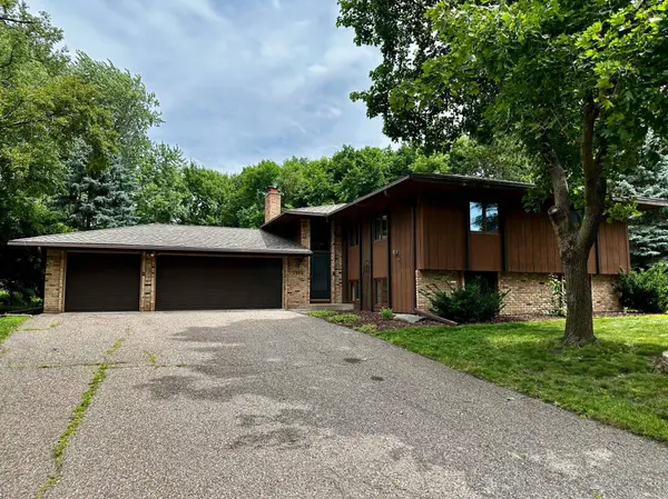 3413 Red Oak CIR N, Burnsville, MN 55337