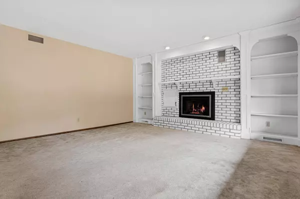 1244 Balsam TRL E, Eagan, MN 55123