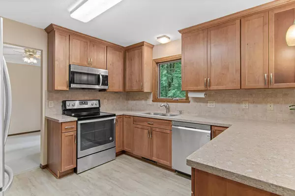 1244 Balsam TRL E, Eagan, MN 55123