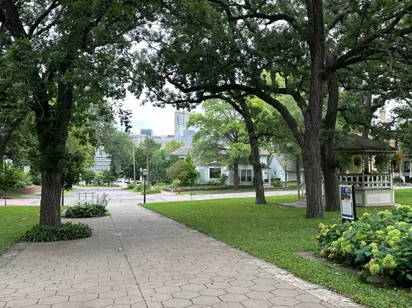 8 Irvine PARK #8A, Saint Paul, MN 55102