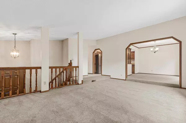 4629 Kingsbury DR, Eagan, MN 55122