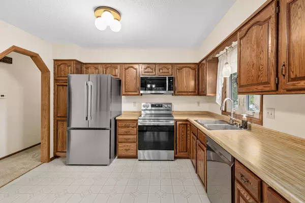 4629 Kingsbury DR, Eagan, MN 55122