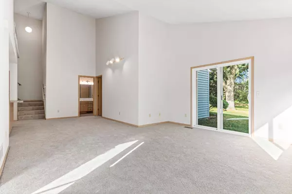 1110 Aston PL, Burnsville, MN 55337