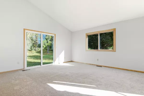 1110 Aston PL, Burnsville, MN 55337
