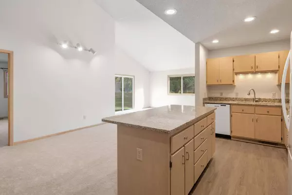 1110 Aston PL, Burnsville, MN 55337