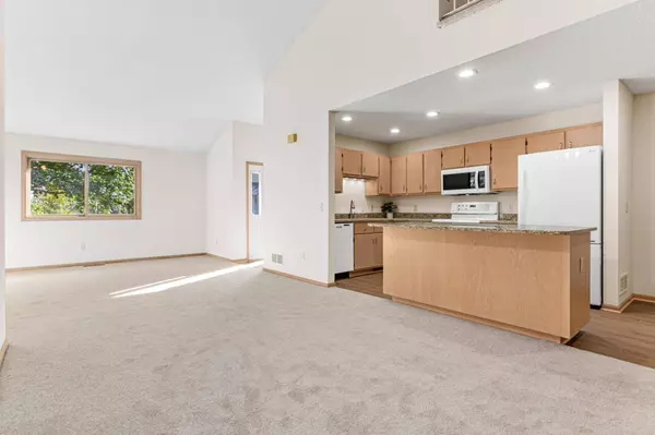 1110 Aston PL, Burnsville, MN 55337