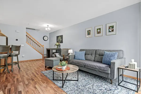 483 Mission Hills WAY E, Chanhassen, MN 55317