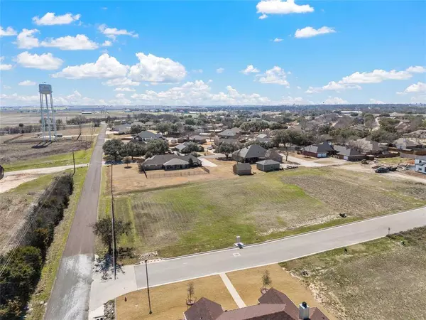 42 Pareya Circle, West, TX 76691