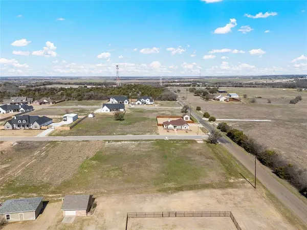 42 Pareya Circle, West, TX 76691