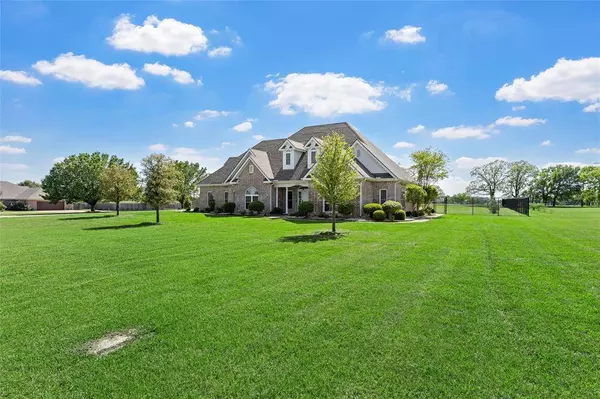 130 N Quail Run Drive, West, TX 76691