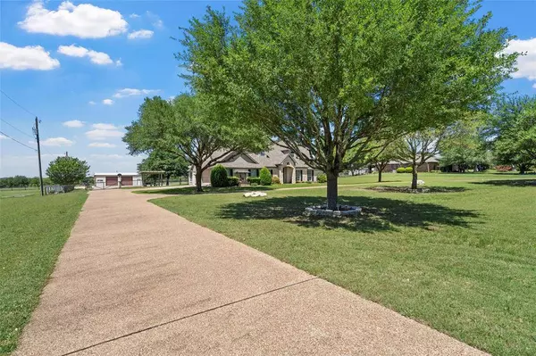 1018 Shilling Drive, Elm Mott, TX 76640