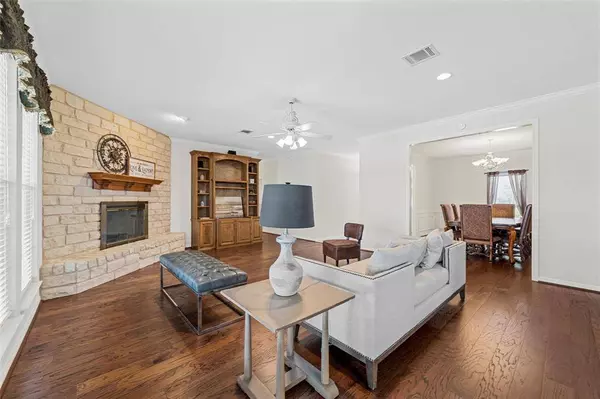 1018 Shilling Drive, Elm Mott, TX 76640