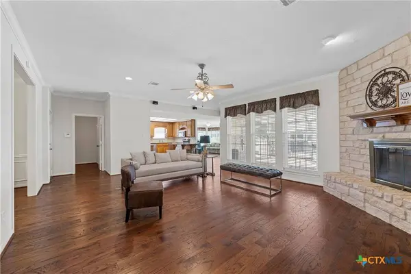 1018 Shilling DR, Elm Mott, TX 76640