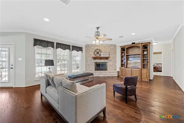 1018 Shilling DR, Elm Mott, TX 76640