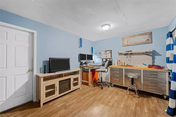 812 W Warren Street, Hewitt, TX 76643