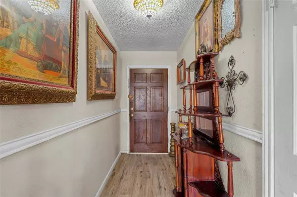 812 W Warren Street, Hewitt, TX 76643