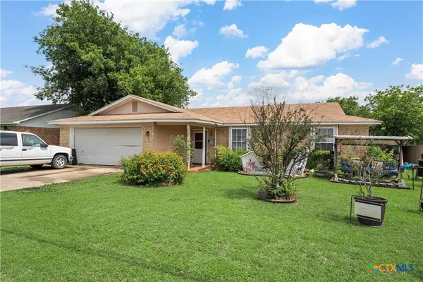 812 W Warren ST, Hewitt, TX 76643