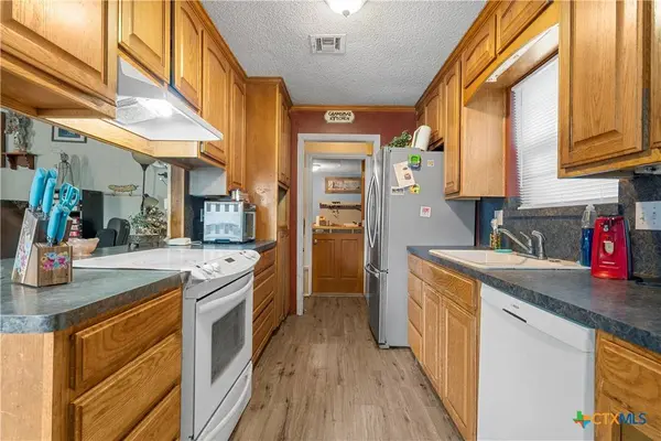 812 W Warren ST, Hewitt, TX 76643