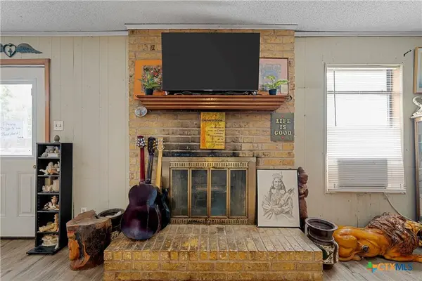 812 W Warren ST, Hewitt, TX 76643