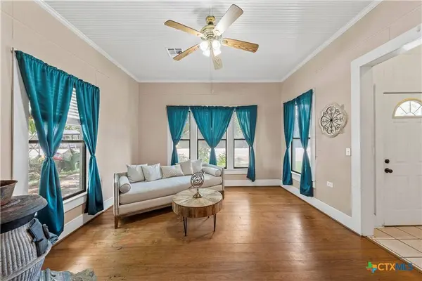 308 S Reagan ST, West, TX 76691