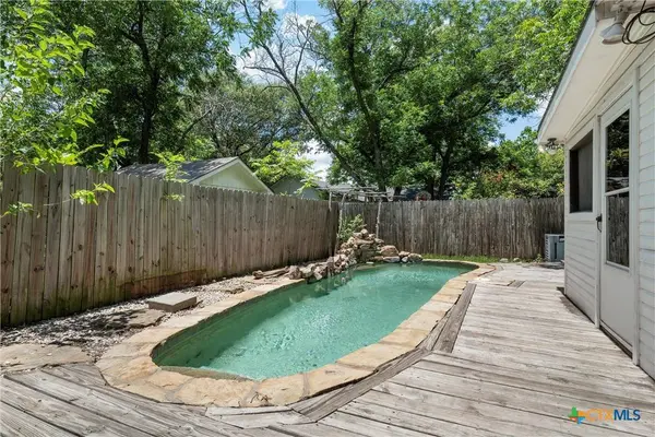 308 S Reagan ST, West, TX 76691