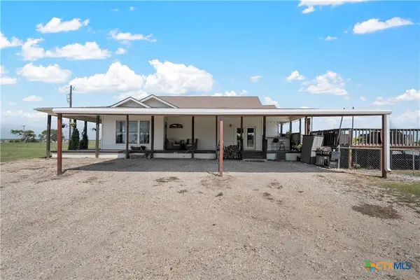200 Uptmore RD, West, TX 76691