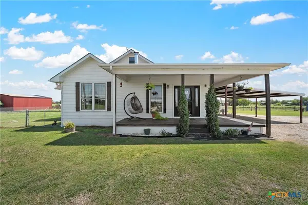 200 Uptmore RD, West, TX 76691