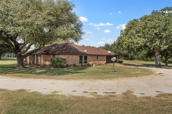 818 Fm 3370, Aquilla, TX 76622