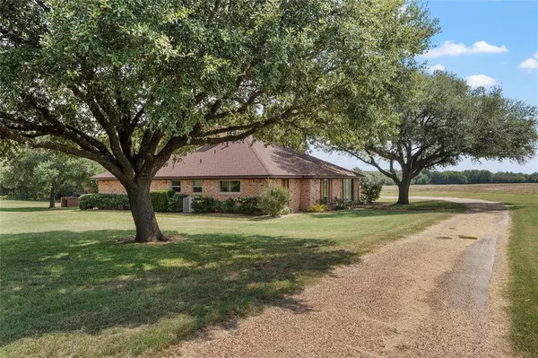 818 Fm 3370, Aquilla, TX 76622