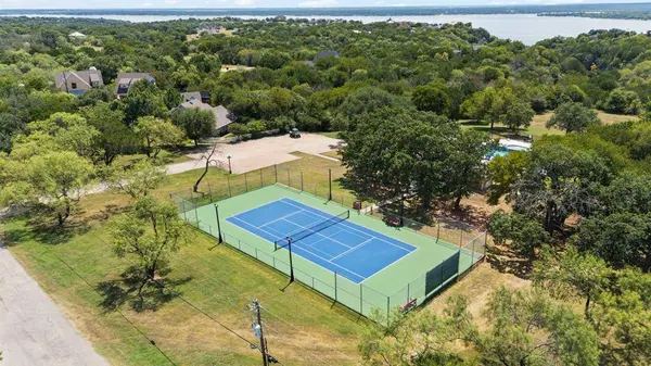 1392 Spanish Oak Trail, Whitney, TX 76692