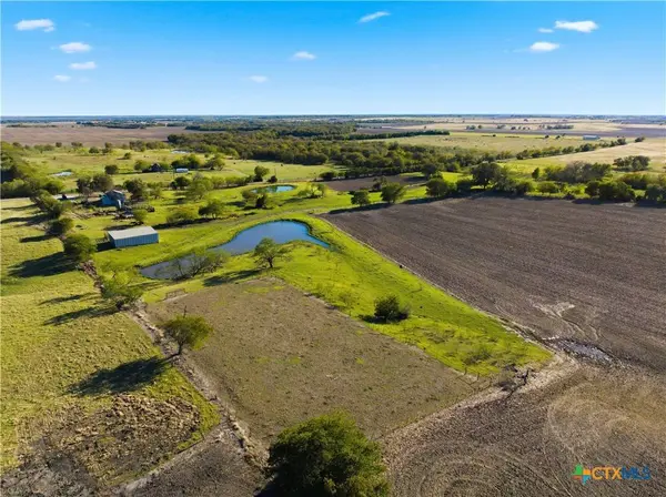 2663 W Crabb RD, West, TX 76691