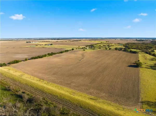 2663 W Crabb RD, West, TX 76691